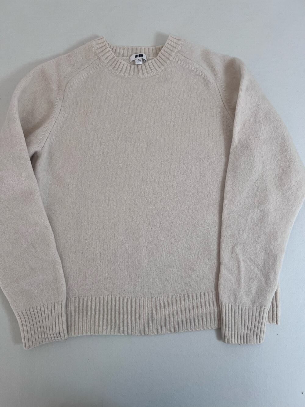 UNIQLO Women’s M 100% Wool Crewneck Sweater Ivory Knit Pullover Quiet Luxury